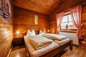 Ferienhaus-10-Schlafzimmer-1-Feriendorf-Ulrichsgrün_Waldmünchen