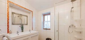 Ferienhaus-19-Badezimmer-Dusche-Feriendorf-Ulrichsgrün_Waldmünchen